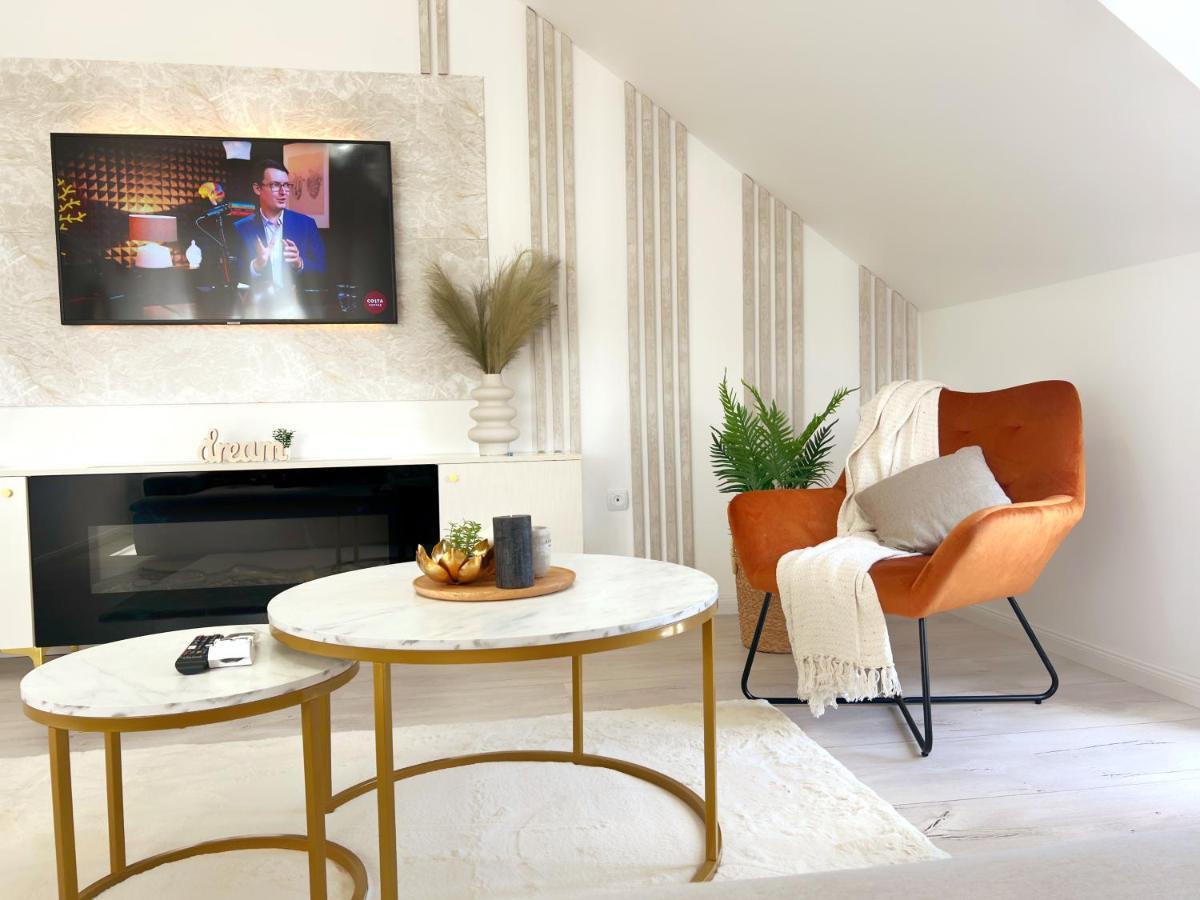 Studio Poienii - A Cozy Stay 5 Min Away From The Center Bistriţa Eksteriør billede