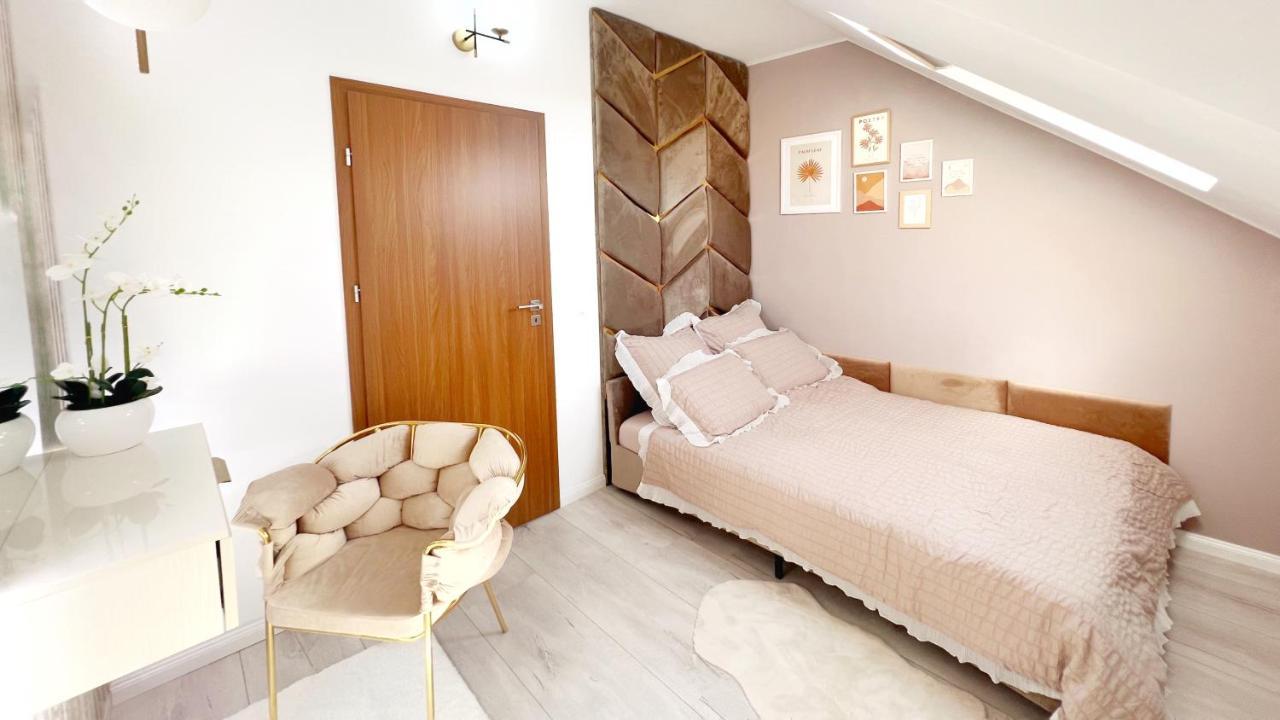Studio Poienii - A Cozy Stay 5 Min Away From The Center Bistriţa Eksteriør billede