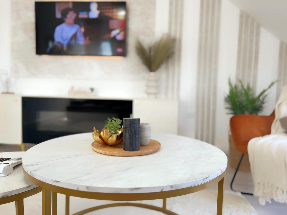 Studio Poienii - A Cozy Stay 5 Min Away From The Center Bistriţa Eksteriør billede